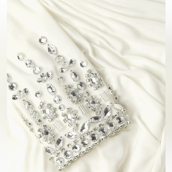 Mac Duggal Size 8 Beaded Cuff Drop Shoulder Faux Wrap White Gown. - Picture 4 of 15